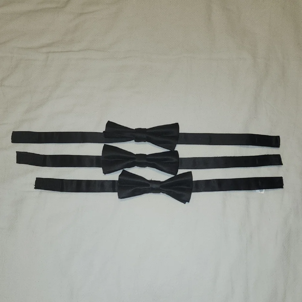Black Bow Tie (Velcro)